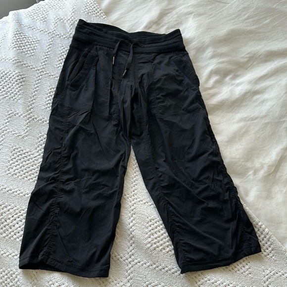 Lululemon crop black pants - Picture 6 of 7